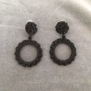 Black light-weight metal loop earrings